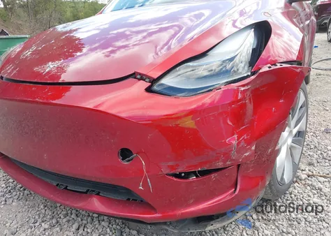 2024 Tesla Model Y Long Range Dual Motor All-Wheel Drive z USA, uszkodzony, nr VIN 7SAYGDEE2RA241406